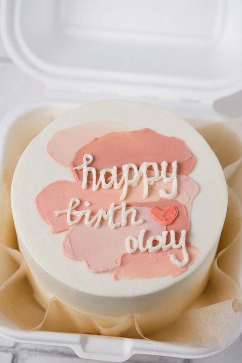 Cute Bento Cake For Best Friend, Bento Cake Ideas For Best Friend, Desain Bento Cake Aesthetic, Bento Cake For Best Friend, Birthday Bento Cake Ideas, Small Bento Cake, White Bento Cake, Happy Birthday Bento Cake, Bento Cake Ideas