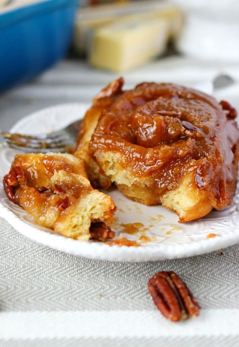 Pecan Sticky Buns - A super ooey, gooey, sticky bun made with brioche dough and tons of brown sugar and crunchy pecans. The flavor and texture of these buns will blow you away! Apple Cinnamon Monkey Bread, Almond Syrup, Cinnamon Monkey Bread, Almond Croissants, Brioche Dough, Sticky Bun, Pecan Sticky Buns, Flour Bakery, Almond Croissant