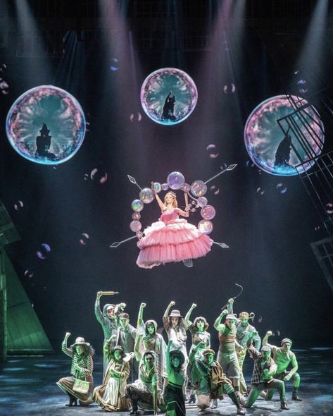 Wicked Musical Broadway, Sapo Kermit, Glinda Wicked, Kid N Play, Wicked Costumes, Glinda The Good, Wicked Musical, Musical Theatre Broadway, Glinda The Good Witch