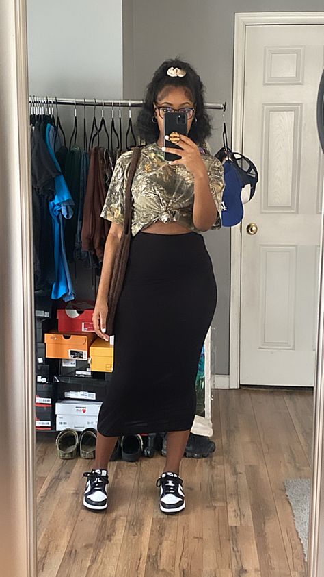 Stretchy Skirt Outfits, Cute Fits With Long Skirts, Long Skirt With Graphic Tee, Long Skirt Outfits For Winter Black Women, Nike Dunk Skirt Outfit, Midi Skirt Outfit Black Women, Dunks And Skirt Outfit, Long Skirt And Sneakers Outfit, Outfits With Long Black Skirts