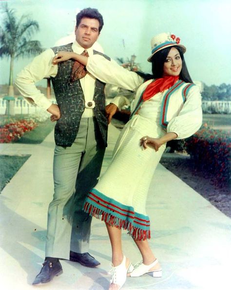 Dharmendra and Hema Malini in a still from the movie Raja Jani (1972) Fashion Illustration Face, Afro Punk Fashion, Mens Fashion Dressy, Hema Malini, Bollywood Pictures, Bollywood Posters, Retro Bollywood, Bollywood Outfits, Fashion Goals