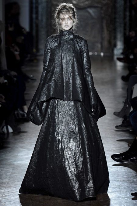 Gareth Pugh, Futuristic Fashion, Fashion Black, Dark Fashion, Edgy Fashion, Rick Owens, Paris Fashion, Editorial Fashion, Runway Fashion