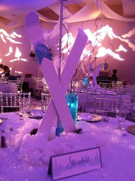 Aspen Theme Party, Apres Ski Party Decoration, Ski Lodge Christmas, Ski Lodge Party, Snowboard Wedding, Schnee Party, Ski Apres, Apre Ski, Ski Party