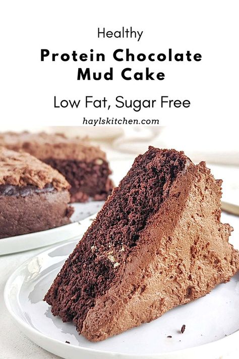 A spot on Protein Chocolate Mud Cake with a dense chocolate cake and frosting - both high protein. This healthy chocolate mud cake is made with chocolate protein powder and cocoa, and is sugar free and Vegan too! Protein Chocolate Cake, Sugarless Desserts, Chocolate Cake And Frosting, Protein Powder Cake, Frosting Healthy, Protein Frosting, Protein Cupcakes, Mud Cake Recipes, Low Calorie Protein