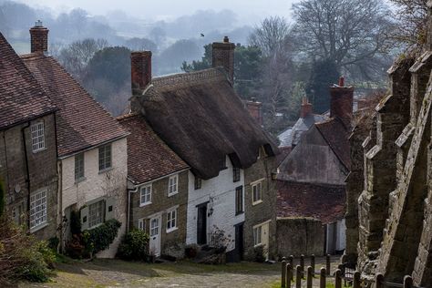 Gold Hill Shaftesbury, English Cities, Gold Hill, Dorset England, English Village, Village Life, Rooftops, English Countryside, Best Vacations