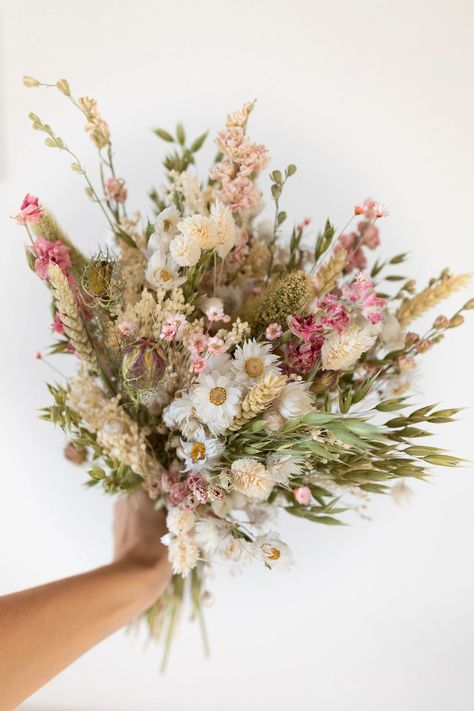 Grass Wedding Bouquet, Flower Bouquet Spring, Bouquet Champetre, Spring Meadow, Grass Wedding, Boquette Flowers, Pink Vase, Nothing But Flowers, Wildflower Bouquet