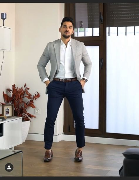 Business Casual Dinner Outfit Men, Engagement Blazer For Groom, Saco Sport Hombre Outfit, Blazer Gris Outfit Hombre, Outfit Saco Gris, Engagement Dress For Men Classy, Men’s Blazer Outfits, Outfit Semiformal Hombre, Men’s Trendy Business Casual