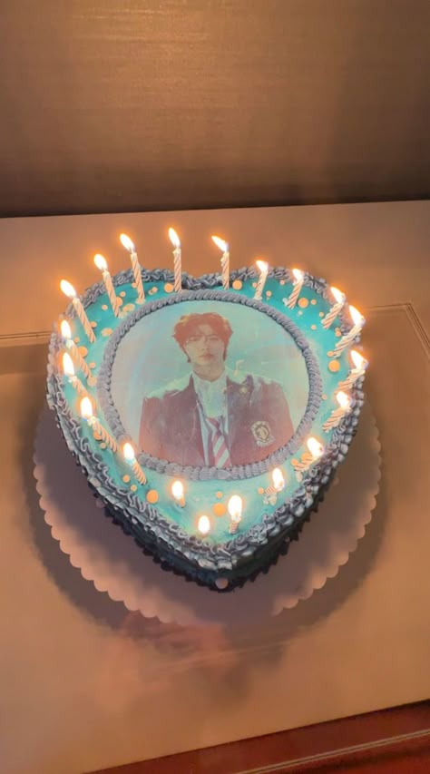 enhypen sunghoon cake Sunghoon Cake Birthday, Enhypen Cake Ideas, Kpop Cake, Kpop Birthday, 21st Cake, Tiramisu Cake, Creative Birthday Cakes, Creative Birthday, Park Sunghoon