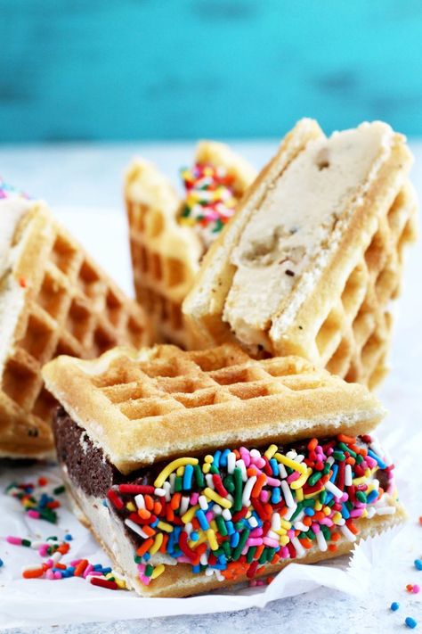 Waffle Sandwiches, Waffle Ice Cream Sandwich, Ice Cream Sandwich Cake, Frozen Waffles, Waffle Ice Cream, Waffle Sandwich, Homemade Birthday Cakes, Sandwich Cake, Ice Cream Sandwiches