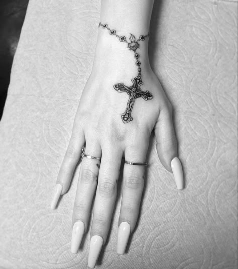 Rosary Tattoo On Hand, Rosary Tattoo, Cross Tattoos For Women, Cute Hand Tattoos, Hand And Finger Tattoos, Pretty Hand Tattoos, Hand Tattoos For Women, Pretty Tattoos For Women, Classy Tattoos