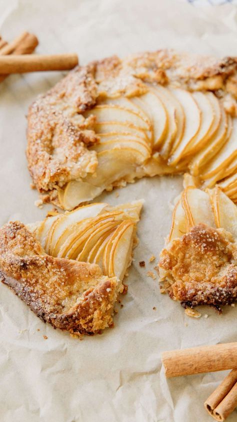 Asian Pear Pie, Recipes With Asian Pears, Asian Pear Dessert, Pear Tarte, Pear Galette, Asian Pear, Pear Recipe, Asian Dessert, Friendsgiving Dessert