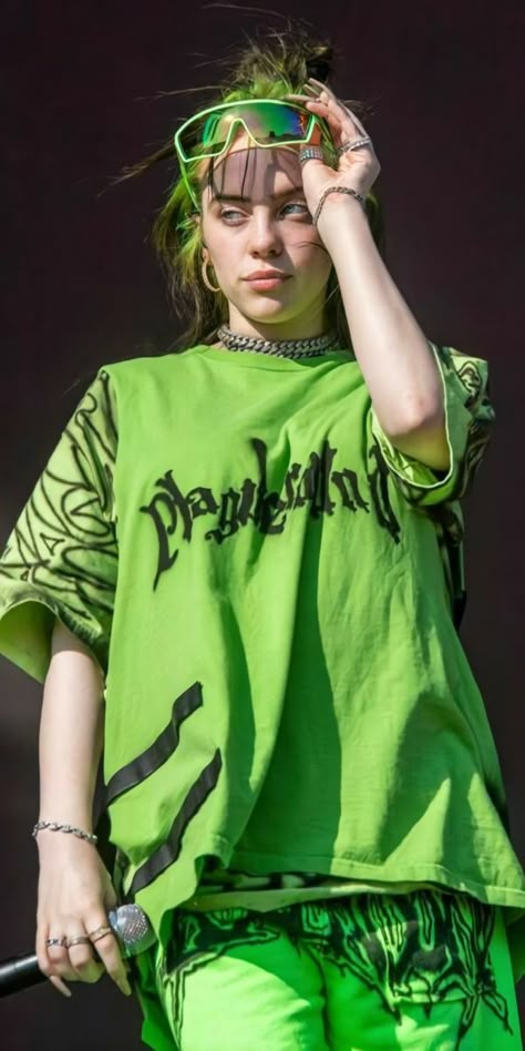 Billie Eilish Outfits, Akali League Of Legends, Green Hair, الرسومات اللطيفة, Favorite Person, Billie Eilish, Favorite Celebrities, Persona, My Girl