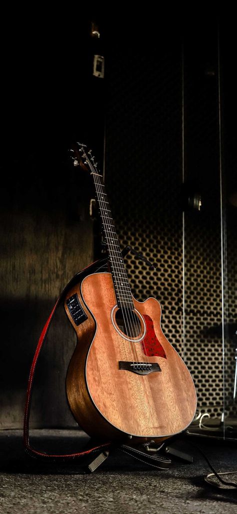 Guitar Wallpaper Iphone, Taylor Guitars Acoustic, Acoustic Guitar Photography, Guitar Classes, Online Guitar Lessons, Guitar Photos, Guitar Photography, Kings Of Leon, Guitar Lovers