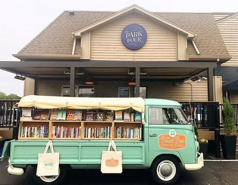 Book Bus, Bookstore Design, Mobile Library, Book Bar, Horse Books, Mobile Business, Magic School Bus, Book Cafe, Mobile Shop