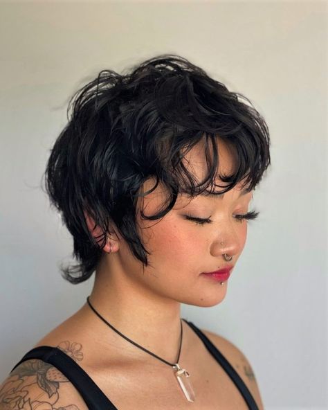 Pixie Haircut With Long Sides, Selena Gomez Pixie Haircut, Round Face Tomboy Haircuts, Outfit For Pixie Haircut, Pixie Haircut For Wavy Hair Natural, Pixi Cute Short Hair Wavy, Long Pixie Curly Hair, French Pixie Haircut Round Face, Wavy Short Mullet