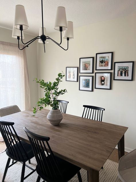 Small Dining Area Inspiration, Small Dining Room Ideas Rectangle Table, Minimal Dining Room Decor, Small Rectangle Dining Table, Minimal Dining Room, Spring Dining Room, Small Dining Room Decor, Simple Dining Room, Tiny Dining Rooms