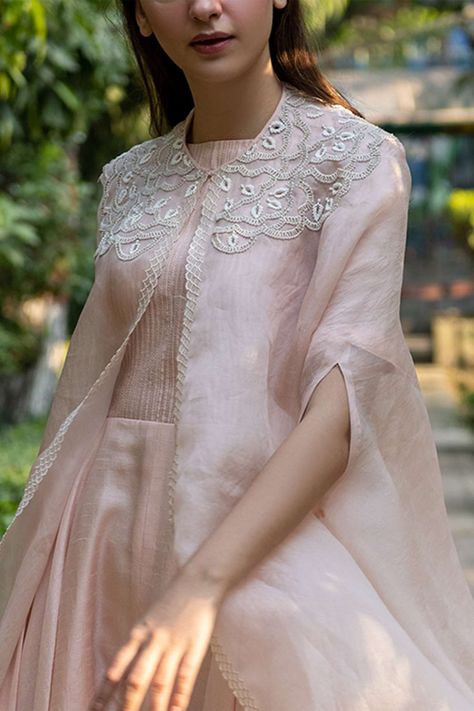 Dress Paterns, Organza Jacket, Simple Dress Casual, Flared Bottoms, Traditional Jacket, Embroidery On Kurtis, Kurti Embroidery Design, Silk Jumpsuit, Pink Jumpsuit