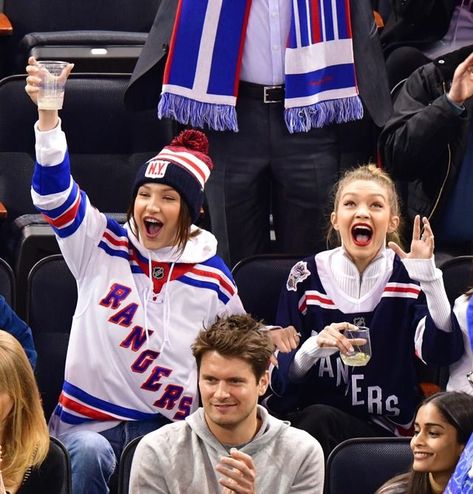 Rangers Game Outfit, Sports Wife, Gigi Bella, Hockey Wife, Rangers Game, Ny Rangers, Basketball Style, Bella Gigi Hadid, Hadid Sisters