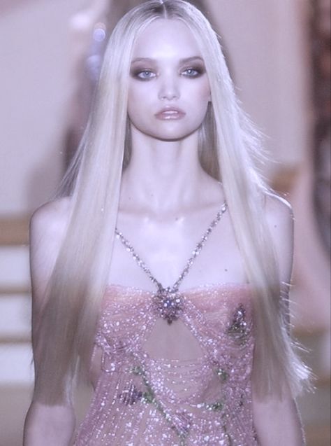 Models 2000s Gemma ward Gothic Coquette Aesthetic, Coquette Aestethic Icons, Coqquete Icons, Dollete Makeup, Dollete Coquette Icons, Dollete Wallpaper, Coquette Aesthetic Pfp, Dollete Outfits, Coquette Pics