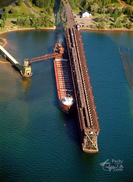 Edmond Fitzgerald, Edmund Fitzgerald, Mackinaw Bridge, Great Lakes Ships, Naval History, Concrete Structure, Train Pictures, Lake Superior, Train Layouts