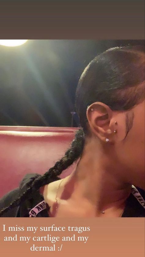 Trachea Piercing, Tragis Piercing, Rihanna Piercings, Surface Tragus Piercing, Double Tragus Piercing, Double Tragus, Surface Tragus, Black Girls With Tattoos, Pretty Ear Piercings