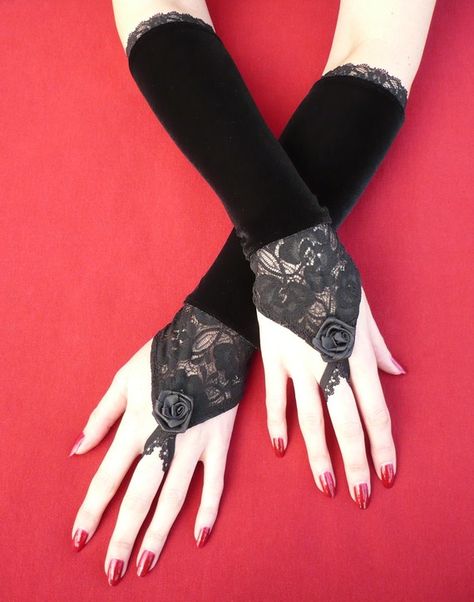 Black Velvet Gloves with Roses by Estylissimo on DeviantArt Vampire Wedding, Black Lace Gloves, Lace Fingerless Gloves, Mode Steampunk, Velvet Gloves, Velvet Glove, Evening Gloves, Gloves Fashion, Wedding Gloves