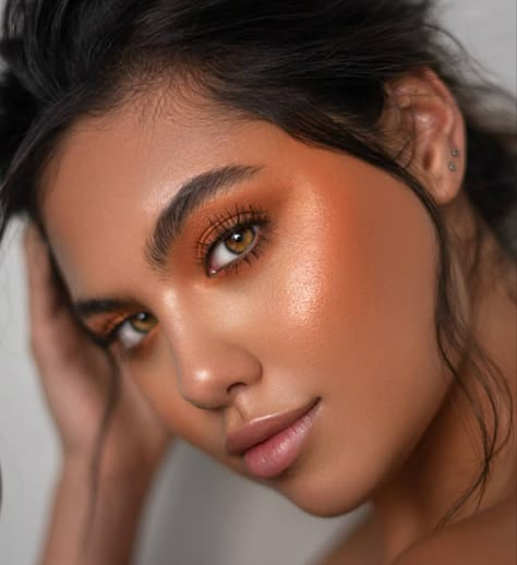 Bright Orange Eyeshadow Looks, Orangey Brown Eyeshadow, Burnt Orange Outfit Makeup, Bronze Orange Makeup, Orange Brown Gold Eye Makeup, Orange Summer Makeup, Sunny Makeup Looks, Rust Orange Makeup Look, Dark Orange Makeup