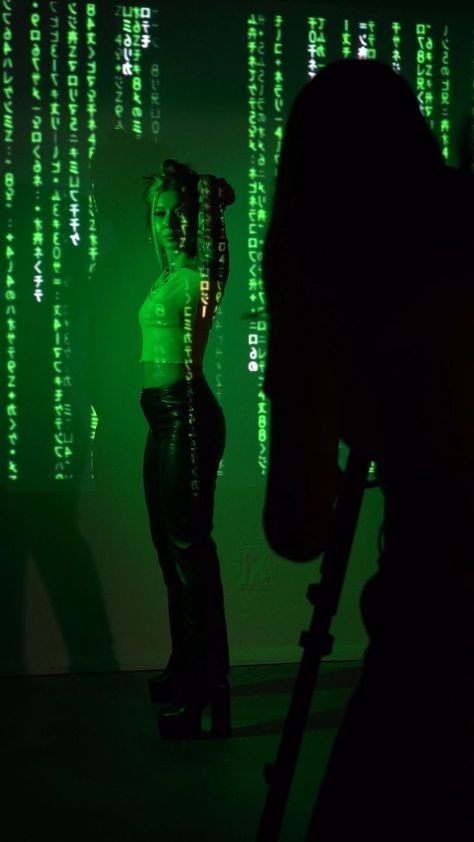 behind the scenes of a matrix movie themed photoshoot. Y2k Matrix Aesthetic, Matrix Photoshoot Ideas, Matrix Edit, Projector Photoshoot Aesthetic, Matrix Photoshoot, Matrix Core, The Matrix Aesthetic, Matrix Theme, Matrix Party