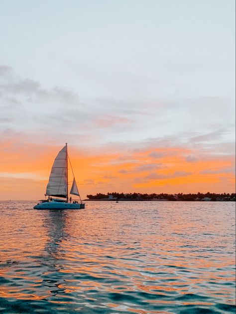 sailboat sunset key west florida Sailboat Sunset Painting, Summer Widgets, Shadow Heart, Ocean Pics, Sailboat Sunset, Sailboat Living, Life List, Ocean Pictures, Boat Art