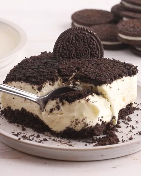 🍫 OREO Dirt Cake 🍫 This OREO Dirt Cake is a fun, delicious, and easy-to-make dessert that’s perfect for any occasion. With layers of creamy vanilla pudding, whipped topping, and crunchy OREO crumbs, it’s a crowd-pleaser that everyone will love! 🧂 Ingredients: - 2 (3.4 ounce) packages instant vanilla pudding mix - 3 cups cold milk (whole milk preferred) - 13.29 ounce package OREO cookies - 8 ounce block cream cheese, softened to room temperature - ½ cup (1 stick) salted butter, softened to ro... Oreo And Milk, Oreo Dirt Cake, Oreo Dirt, Dirt Cake, Easy To Make Desserts, Vanilla Pudding Mix, Oreo Dessert, Yummy Comfort Food, God Mat