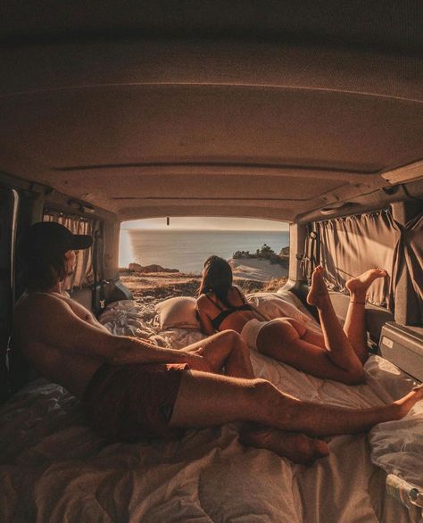 Vanlife Living on Instagram: “Living the vanlife 🚌 Follow @vanlife.living for more!💛 • • 📸 @travelwithadrien” Nomad Aesthetic, Van Life Aesthetic, Travel Vans, Nomadic Life, Nomadic Lifestyle, Kombi Home, Nomad Life, Life On The Road, Camping Aesthetic