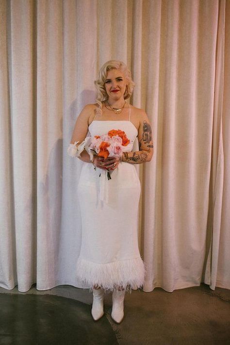 50s Short Wedding Dress, Trashy Wedding Aesthetic, Kitschy Wedding Dress, 60s Vegas Wedding, Kitchy Wedding, Las Vegas Wedding Dress, Kitschy Wedding, Motel Aesthetic, Elope Ideas