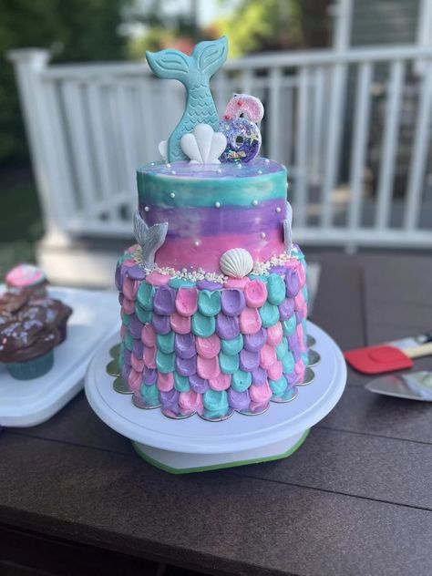 Make Waves with These Magical Mermaid Birthday Cakes Barbie Mermaid Cake Ideas, Mermaid Diy Cake, Mermaid Cake Ideas Easy, Under The Sea Birthday Cake Girl, Mermaid Birthday Cakes For Kids, Cute Mermaid Cake, Barbie Mermaid Cake, Mermaid Barbie Cake, Mermaid Cake Design