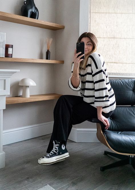 stripe jumper, black wide leg trousers, converse high tops Black High Top Converse Outfits, Black Converse Style, High Top Outfit, How To Style Converse, Trousers Outfit Casual, Converse Haute, Trousers Women Outfit, Wide Leg Trousers Outfit, High Tops Outfit