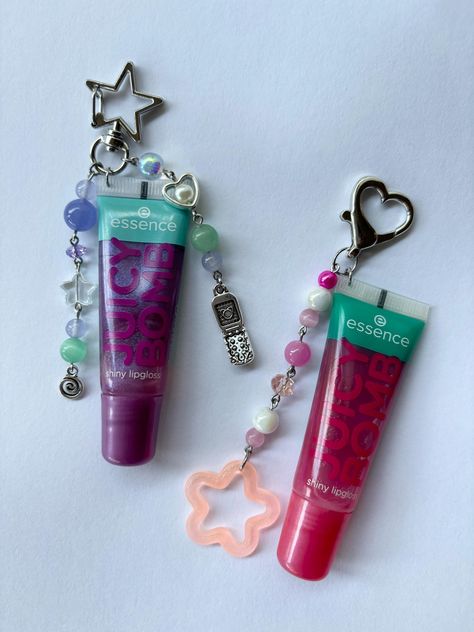 Juicy Bomb lip gloss keychains Lip Gloss Keychain, Lipgloss Keychain, Juicy Bomb, Red Lip Gloss, Diy Lip Gloss, Inside My Bag, Bracelets Ideas, Diy Lips, Weird Stuff