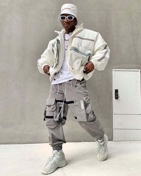 Hype Beast Outfits, Yeezy Fits, Masculine Wardrobe, Streetwear Poses, Tech Outfit, Dapper Fashion, Photo Mannequin, Minimal Streetwear, Cozy Streetwear