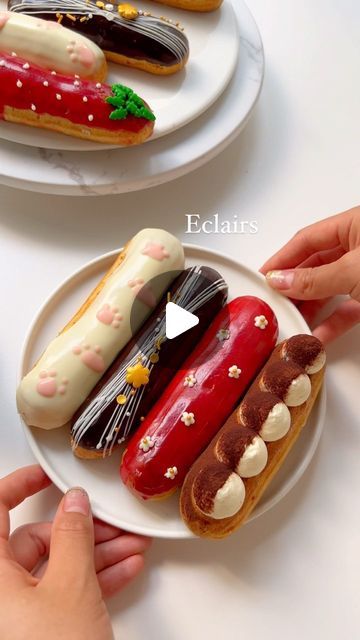 Mini Eclairs Recipe, Eclairs Aesthetic, Strawberry Eclairs, Mini Eclairs, Eclairs Recipe, Eclair Dessert, Eclairs Dessert, Eclair Cake Recipes, Mini Tart Recipes