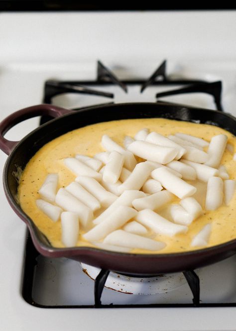 Tteokbokki Cheese Recipe, Bokki Recipe, Cheesy Tteokbokki, Comfort Playlist, Cheese Tteokbokki, How To Cook Noodles, Tteokbokki Recipe, Fusion Recipes, Rice Cake Recipes