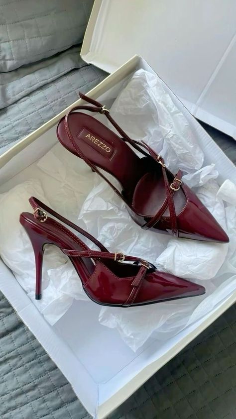 Red Pointed Heels, Red Slingback Heels, Hak Tinggi, Pretty Heels, Heels Aesthetic, Fashion Shoes Heels, Shoes Heels Classy, Shoe Wishlist, Classy Shoes