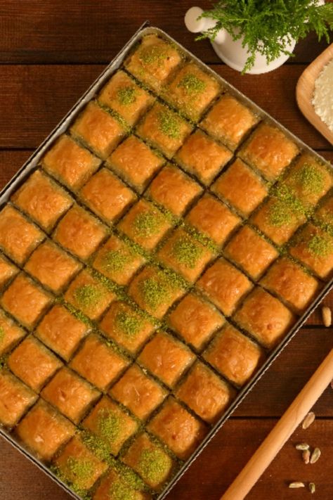 Baklava Aesthetic, Cake Aesthetic Design, Cake Pictures Aesthetic, Cake Stand Ideas, Cake Designing, Filo Dough, Lebanese Desserts, Amazing Aesthetic, Turkish Sweets