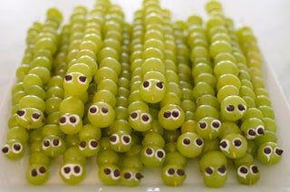 Food Delivery Design, Party Food Easy Cheap, Finger Snacks, Halloween Snacks For Kids, Halloween Food Appetizers, Party Essen, Healthy Halloween Snacks, Hungry Caterpillar Party, Birthday Party Snacks