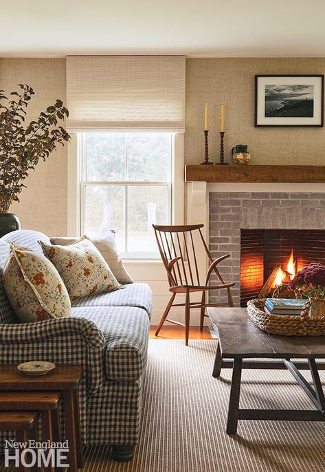 Guest House Design, Stark Carpet, New England Home, Light And Dwell, New England Homes, Home Magazine, Martha's Vineyard, Living Room Flooring, Room Flooring