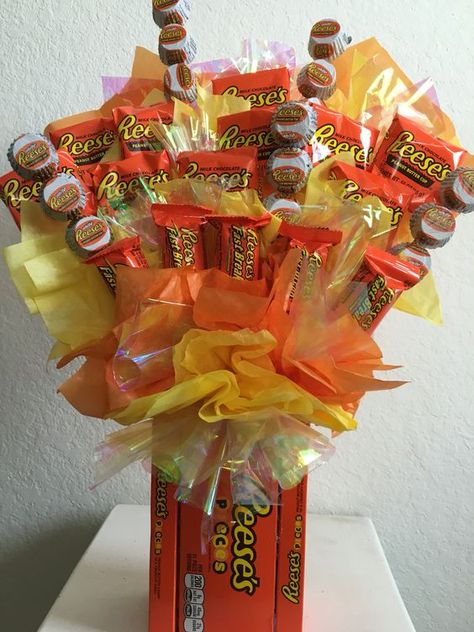 How to Make a Candy Bouquet: 57+ DIY Ideas | Guide Patterns Graduation Candy Bouquet, Birthday Candy Bouquet, Candy Bar Bouquet, Reeses Candy, Valentines Candy, Candy Arrangements, Candy Bouquet Diy, Candy Crafts, Birthday Candy