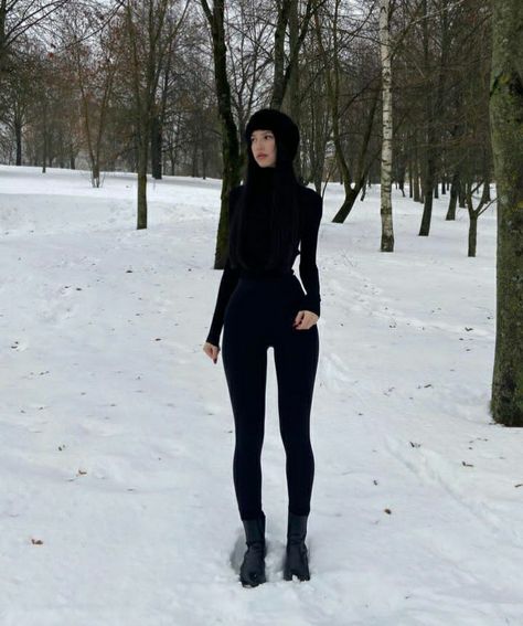 Black Snow Outfit, Gothic Winter Outfit, Goth Outfits Winter, Winter Goth Outfits, Goth Girl Outfits, Quotes Wallpaper For Mobile, Goth Fits, Casual Goth, Wallpaper For Mobile