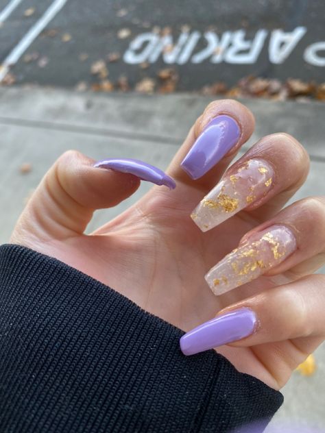 Purple White And Gold Acrylic Nails, Purple Nails Gold Flakes, Lavender Gold Nails, Purple And Gold Nails Ideas, Purple Nails With Gold Flakes, Clear Purple Nails, Lavender And Gold Nails, Nails With Foil Flakes, Purple Gold Nails