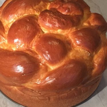 Paskah Easter Bread, Ukrainian Desserts, Easter Breads, Bread Decoration, Babka Bread, Bread Yeast, Diy Bread, Easter Bread Recipe, Italian Easter Bread