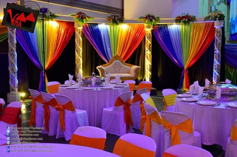 Rainbow Wedding Decorations, Colorful Wedding Decorations, Rainbow Wedding Theme, Rainbow Wedding Cake, Wedding Dinner Decor, Rainbow Wedding Dress, Colorful Wedding Cakes, Color Concept, Wedding Reception Backdrop