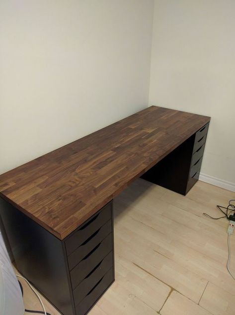 Small Gaming Bedroom, Diy Computer Desk, Gaming Desk Setup, Desk Diy, Computer Desk Setup, Desktop Setup, Bedroom Setup, Pc Desk, Computer Room