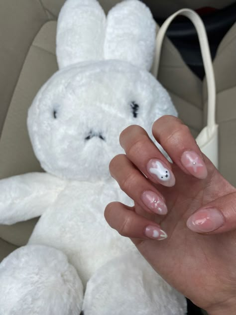 Nails With Bunny Design, Snow Bunny Nails, Miffy Nails Short, Pink Bunny Nails, Almond Nails Kawaii, Short Sanrio Nails, Miffy Nail Art, Short Japanese Nails, Bunny Nail Design