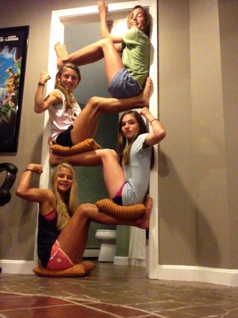 Yeah buddy 4 Person Acro Poses, 4 People Stunts, 4 Person Yoga Poses, Sleepover Ideas For 2 People, Partner Poses, 2 Person Stunts, Fun Sleepover Activities, Sleepover 2 People, Fun Sleepover Games